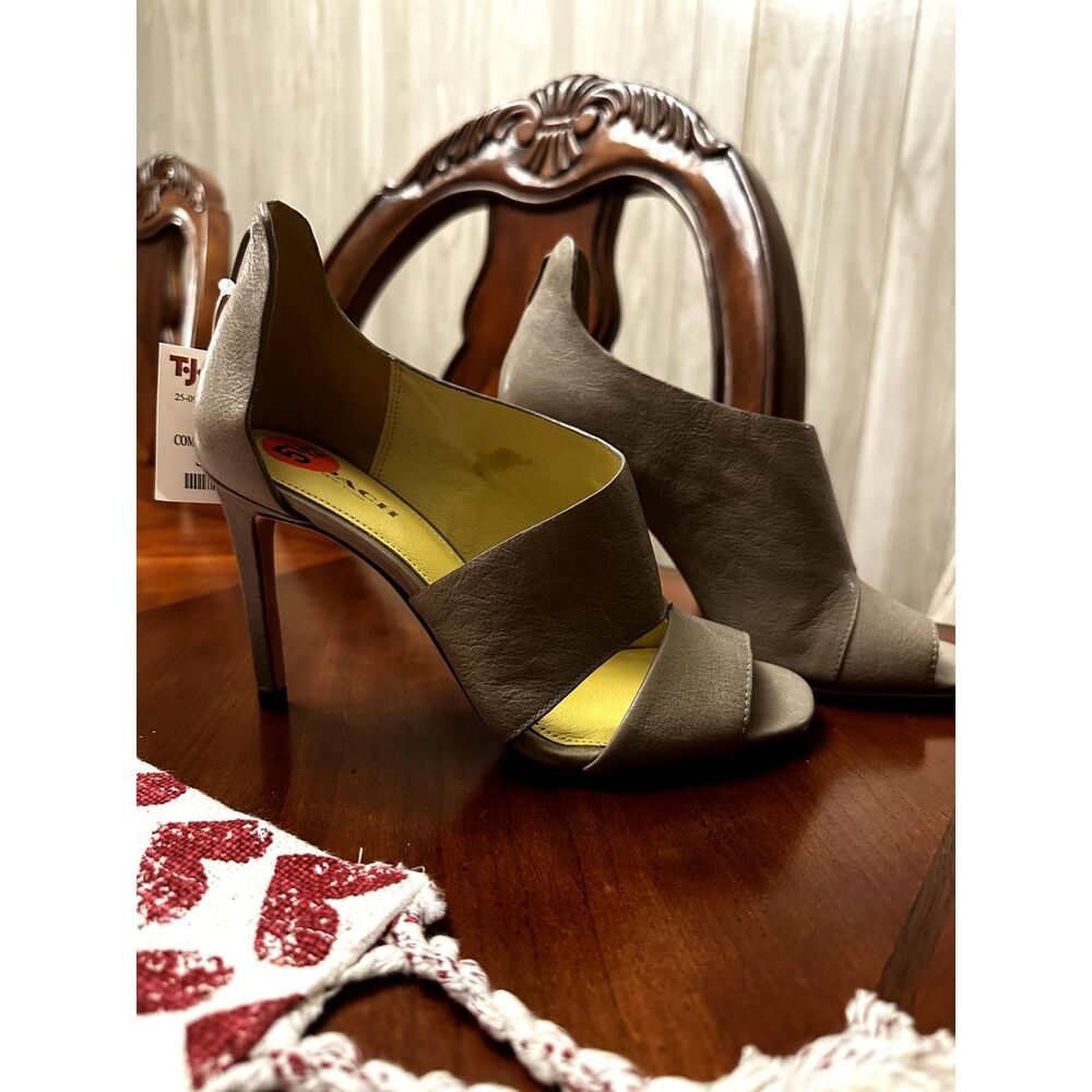 NWT Coach Manhattan Slate Leather Pumps Stiletto Heels Womens 5.5